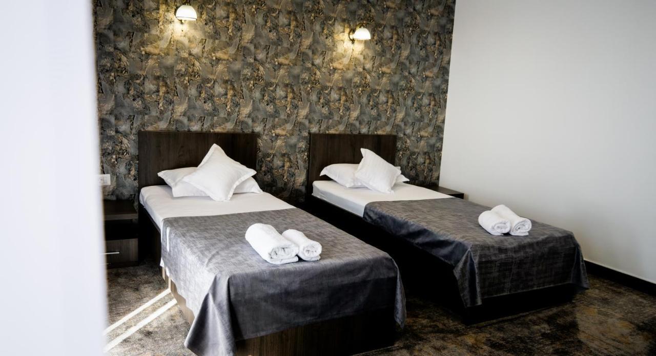 Motel Infinit Targu Jiu Exterior photo