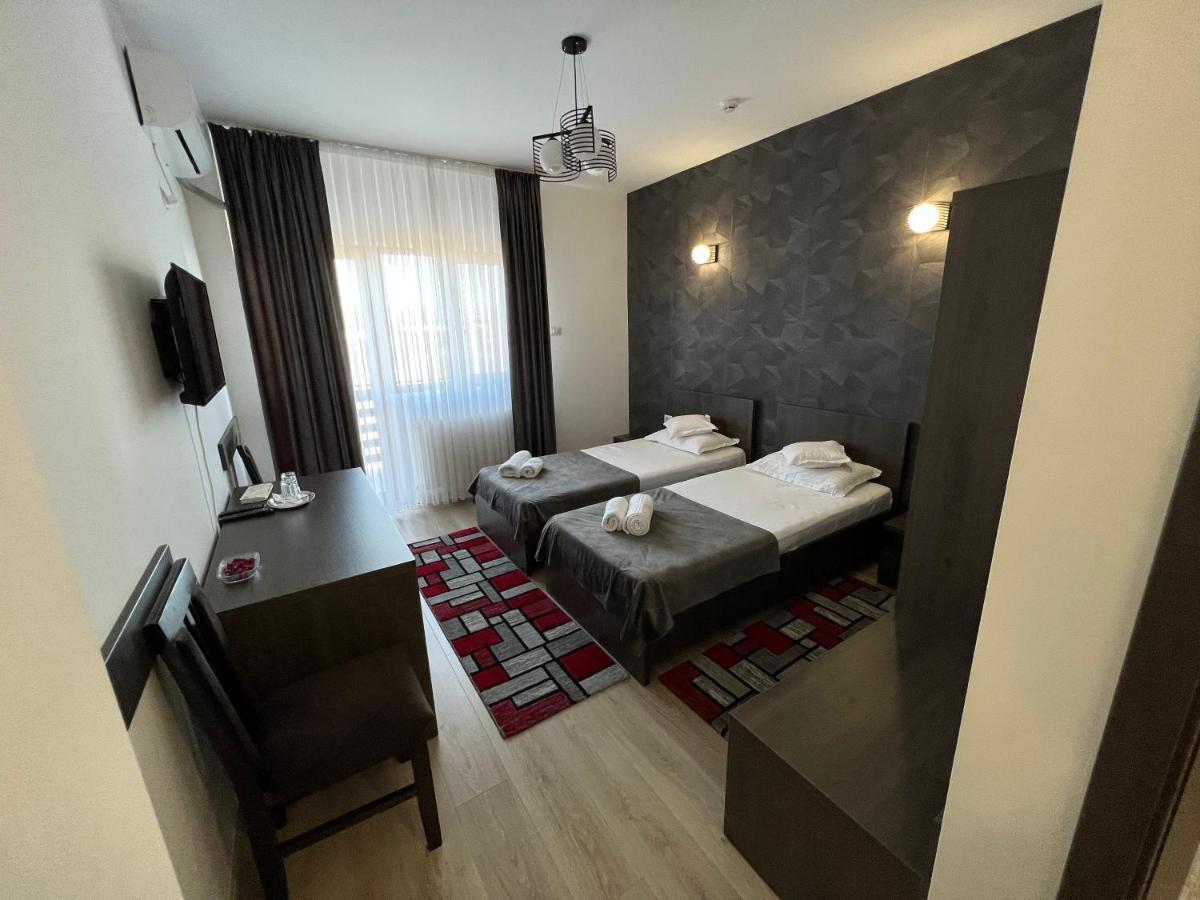 Motel Infinit Targu Jiu Exterior photo