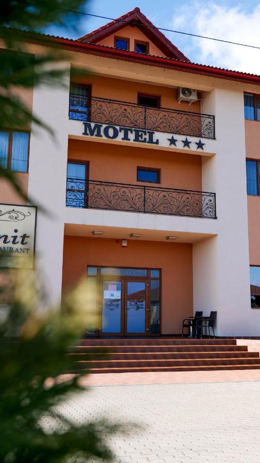 Motel Infinit Targu Jiu Exterior photo